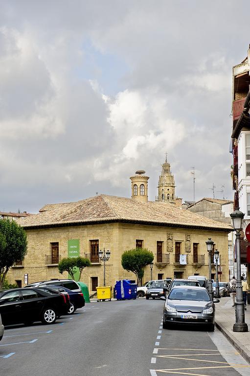 Apartamentos Turisticos Los Zapatos Morados Харо Екстериор снимка