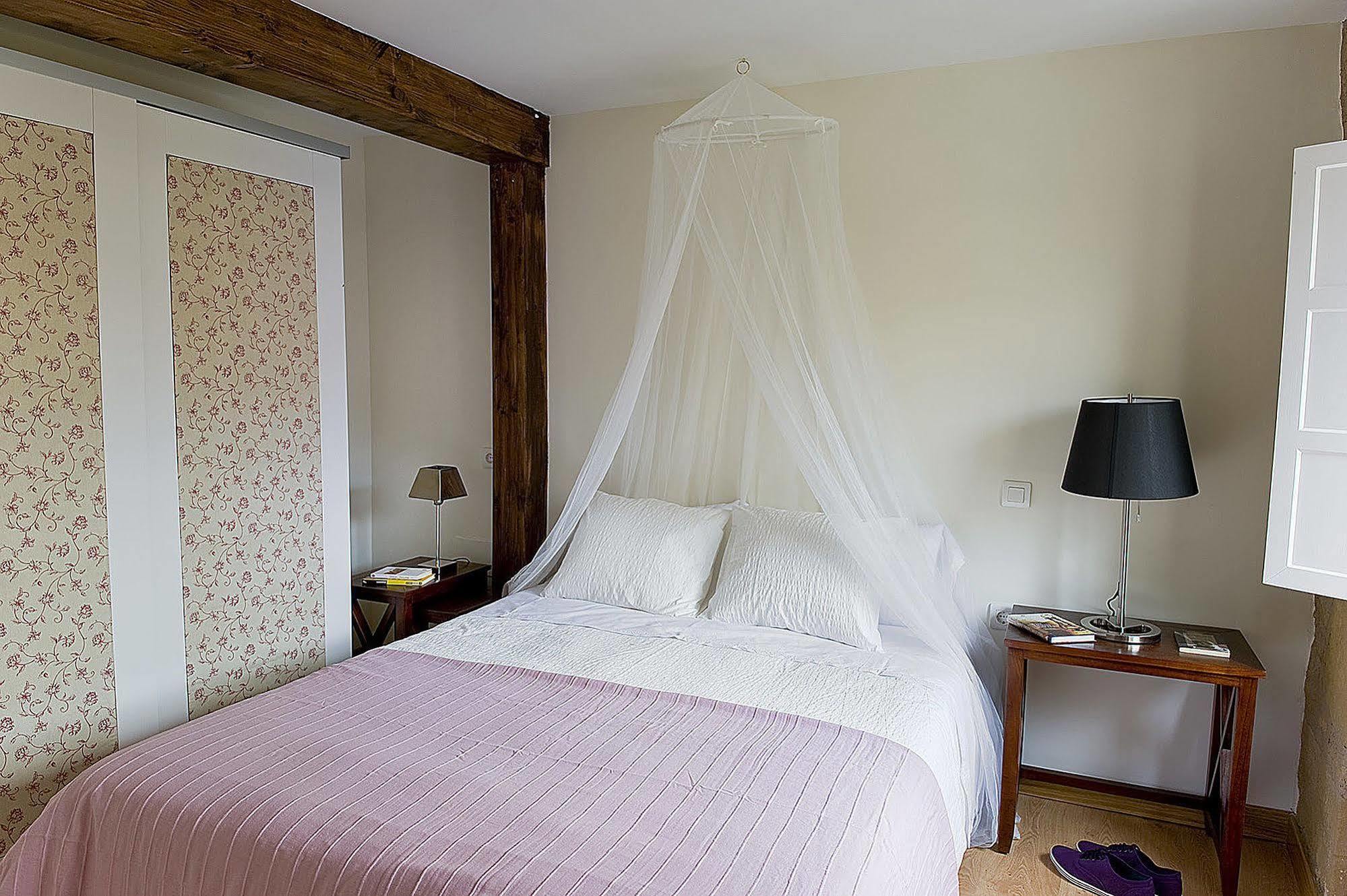 Apartamentos Turisticos Los Zapatos Morados Харо Екстериор снимка