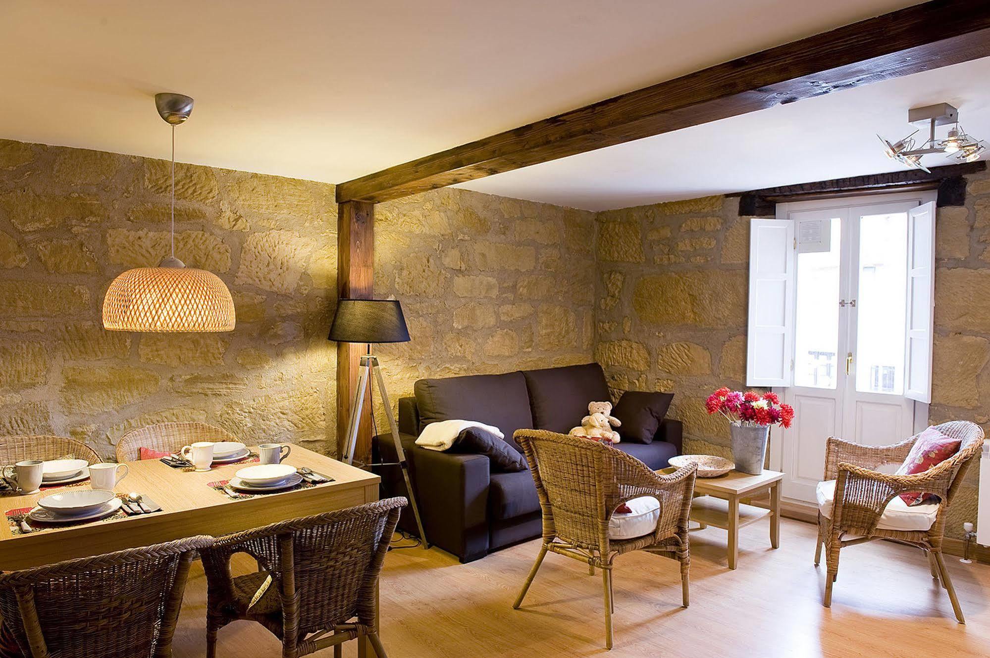 Apartamentos Turisticos Los Zapatos Morados Харо Екстериор снимка