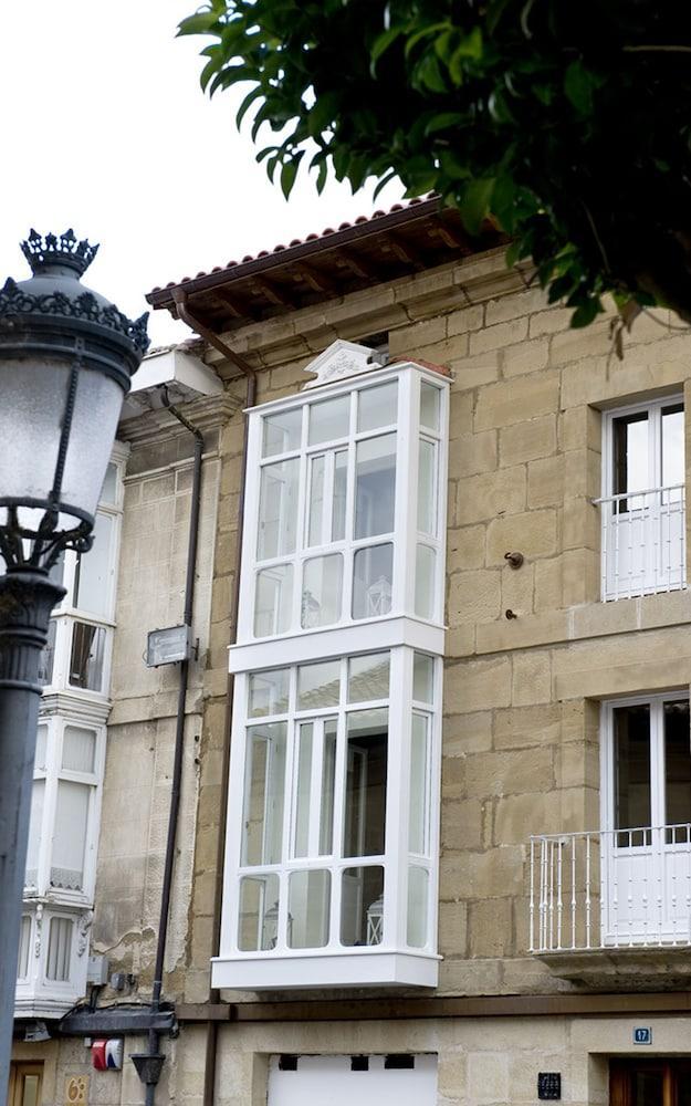 Apartamentos Turisticos Los Zapatos Morados Харо Екстериор снимка