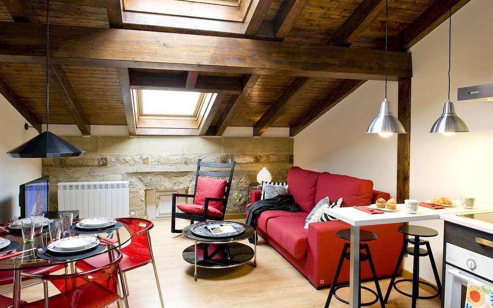 Apartamentos Turisticos Los Zapatos Morados Харо Екстериор снимка